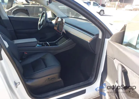 2020 Tesla Model Y Long Range Dual Motor All-Wheel Drive z USA, uszkodzony, nr VIN 5YJYGDEE3LF043800